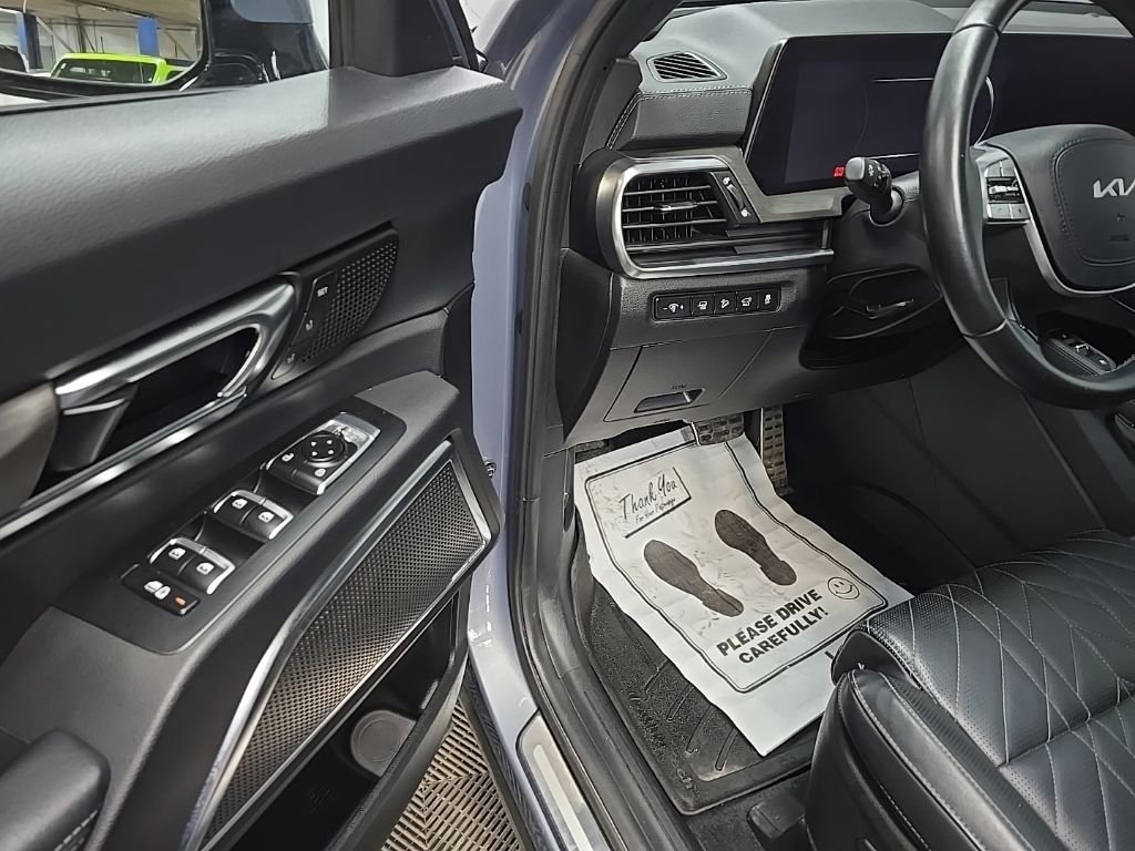 Used 2023 Silver Kia SX-Prestige X-Line image 28
