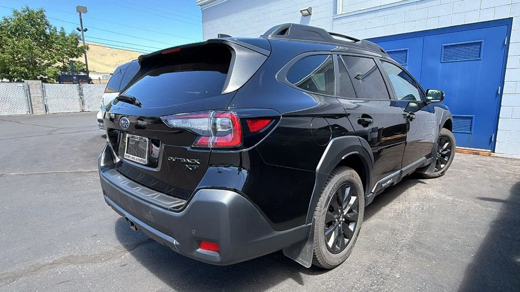 Used 2023 Crystal Black Silica Subaru Onyx Edition XT image 2