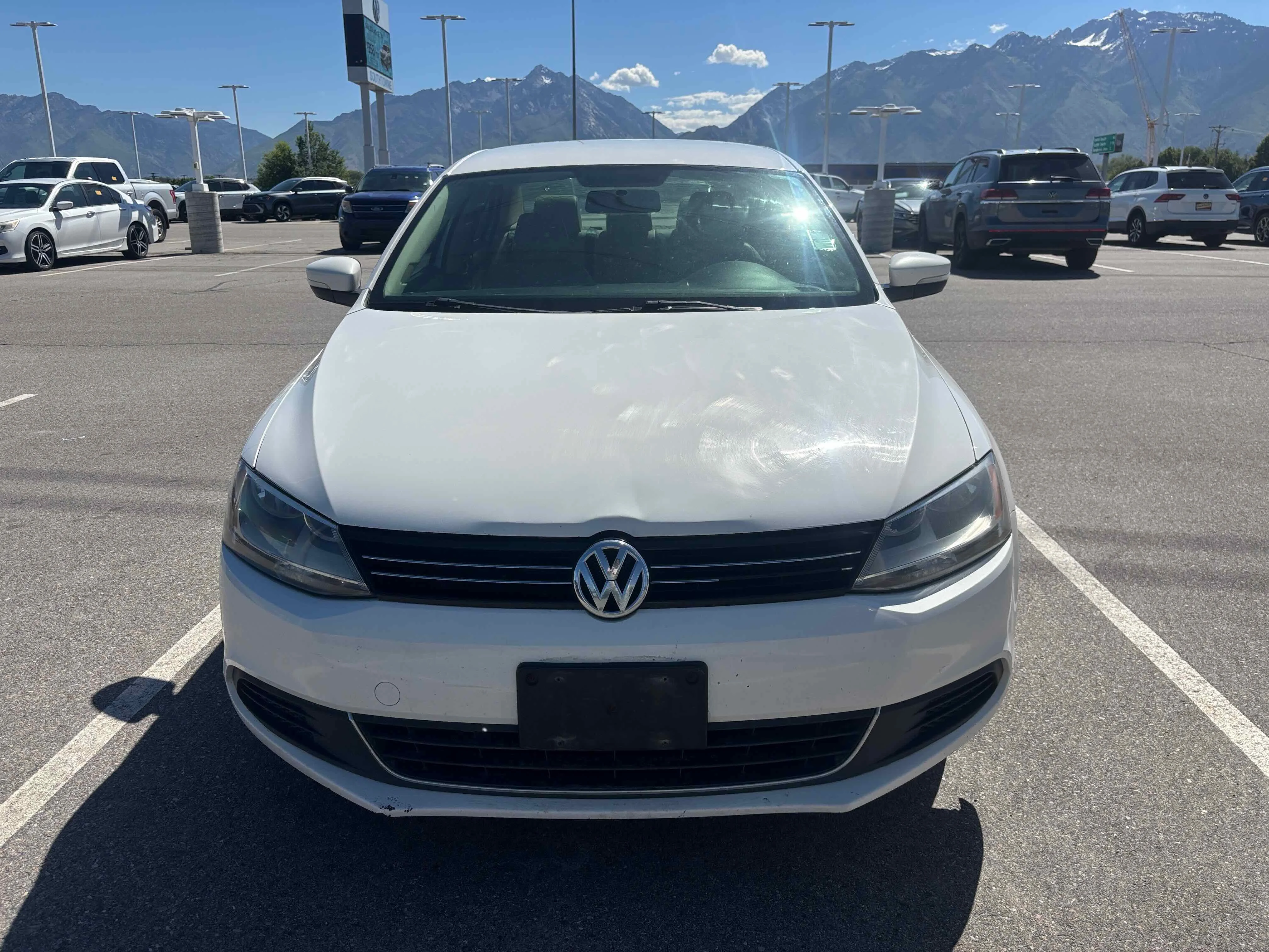 Used 2014 Candy White Volkswagen SE w/Connectivity image 2