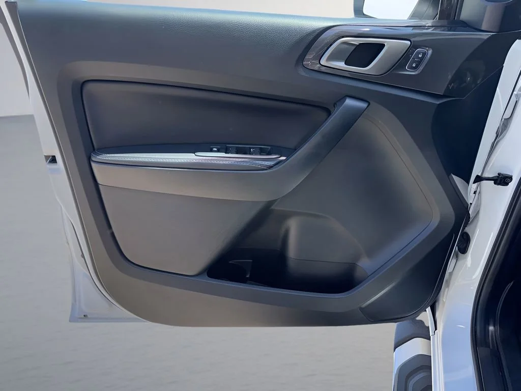 Used 2019  Ford XL image 21