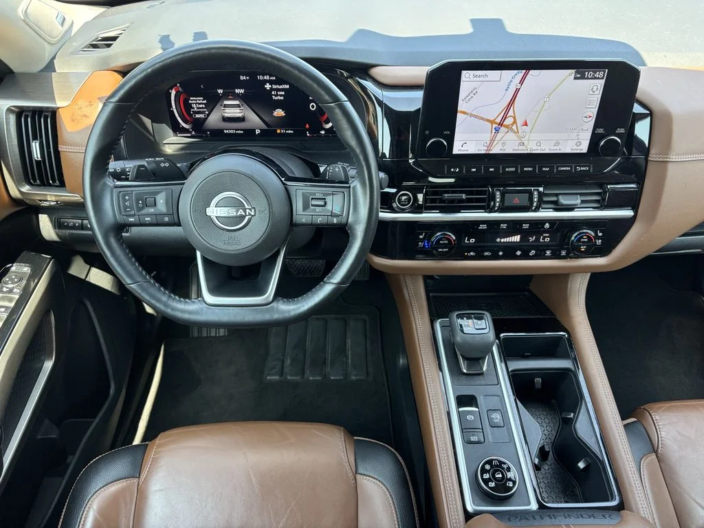 Used 2023 Silver Nissan Platinum image 3