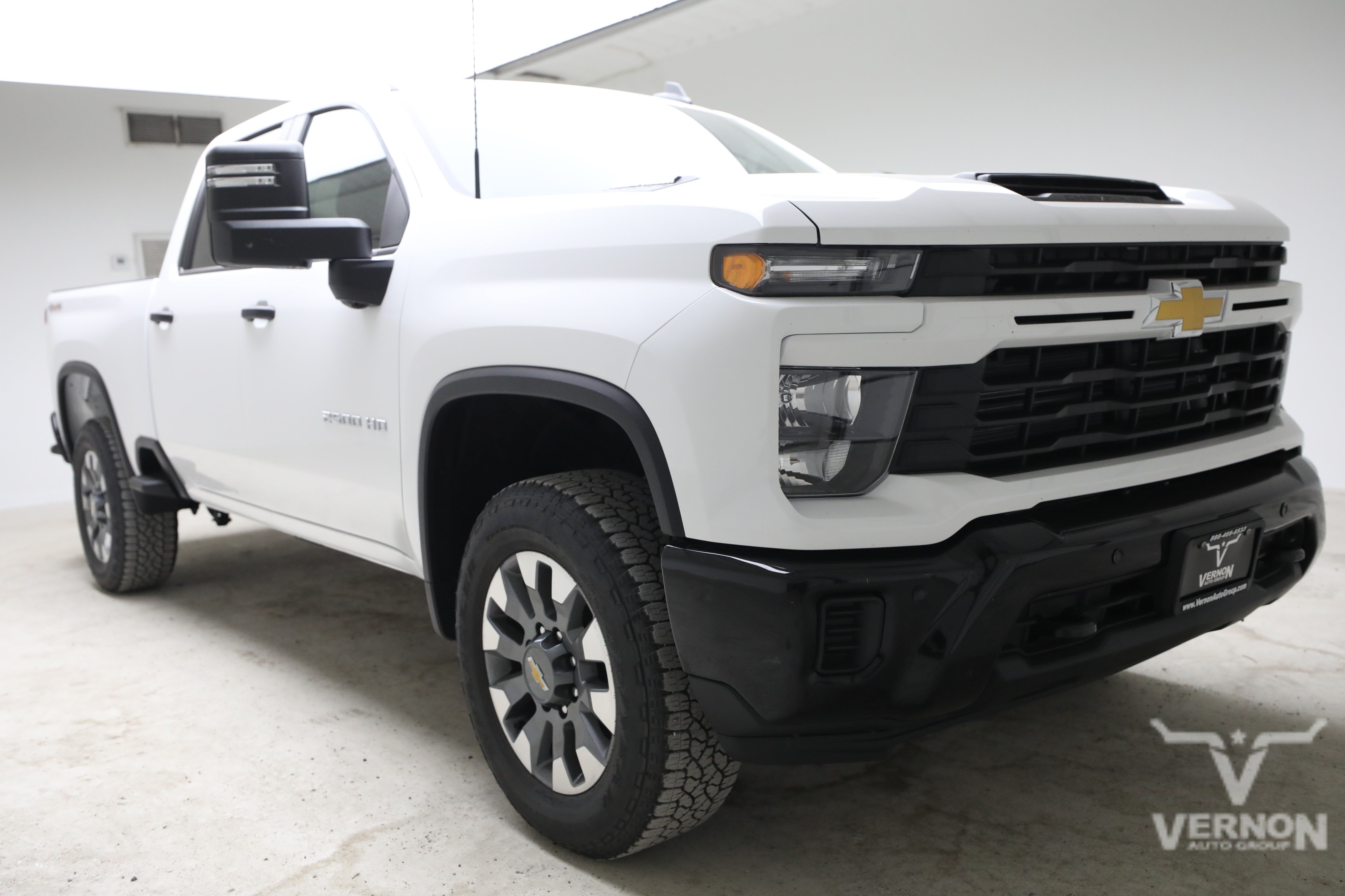 New 2026 Summit White Chevrolet N image 7