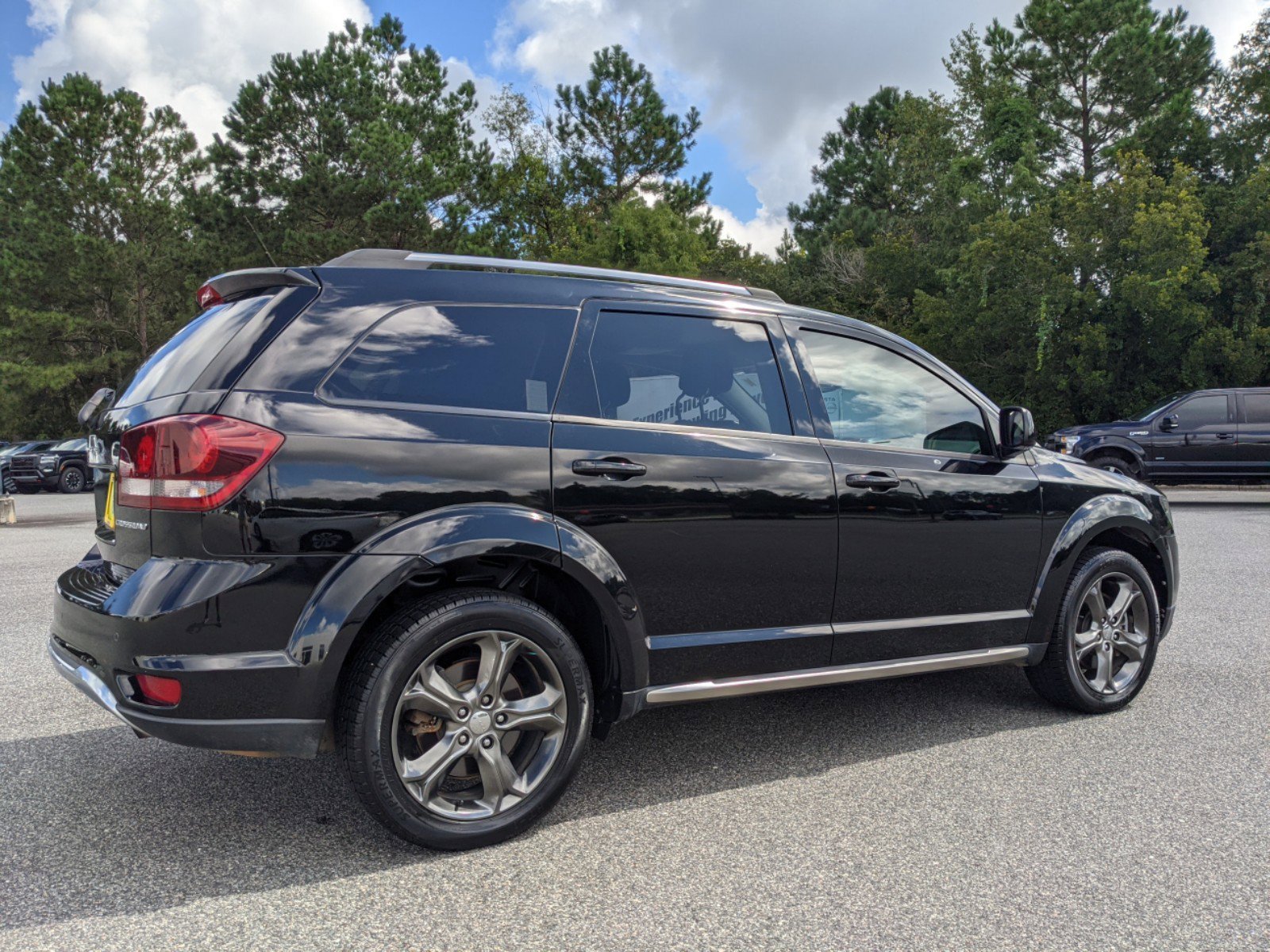 Used 2015 Pitch Black Clearcoat Dodge Crossroad image 3