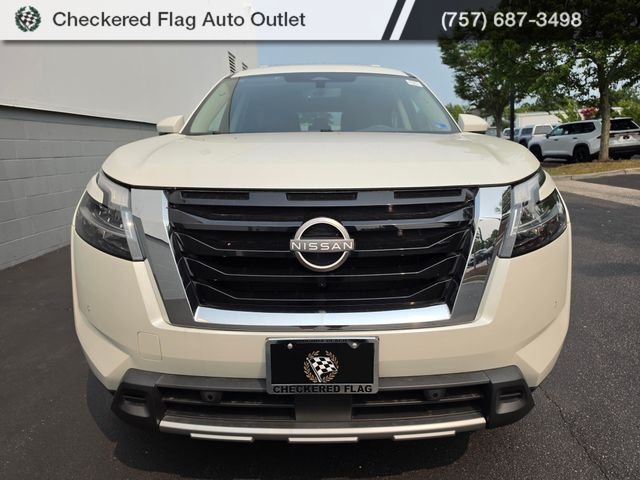 Used 2024 Pearl White Tricoat Nissan SL image 12