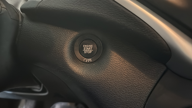 Used 2018 Diamond Black Crystal Pearlcoat Jeep Latitude Plus image 23