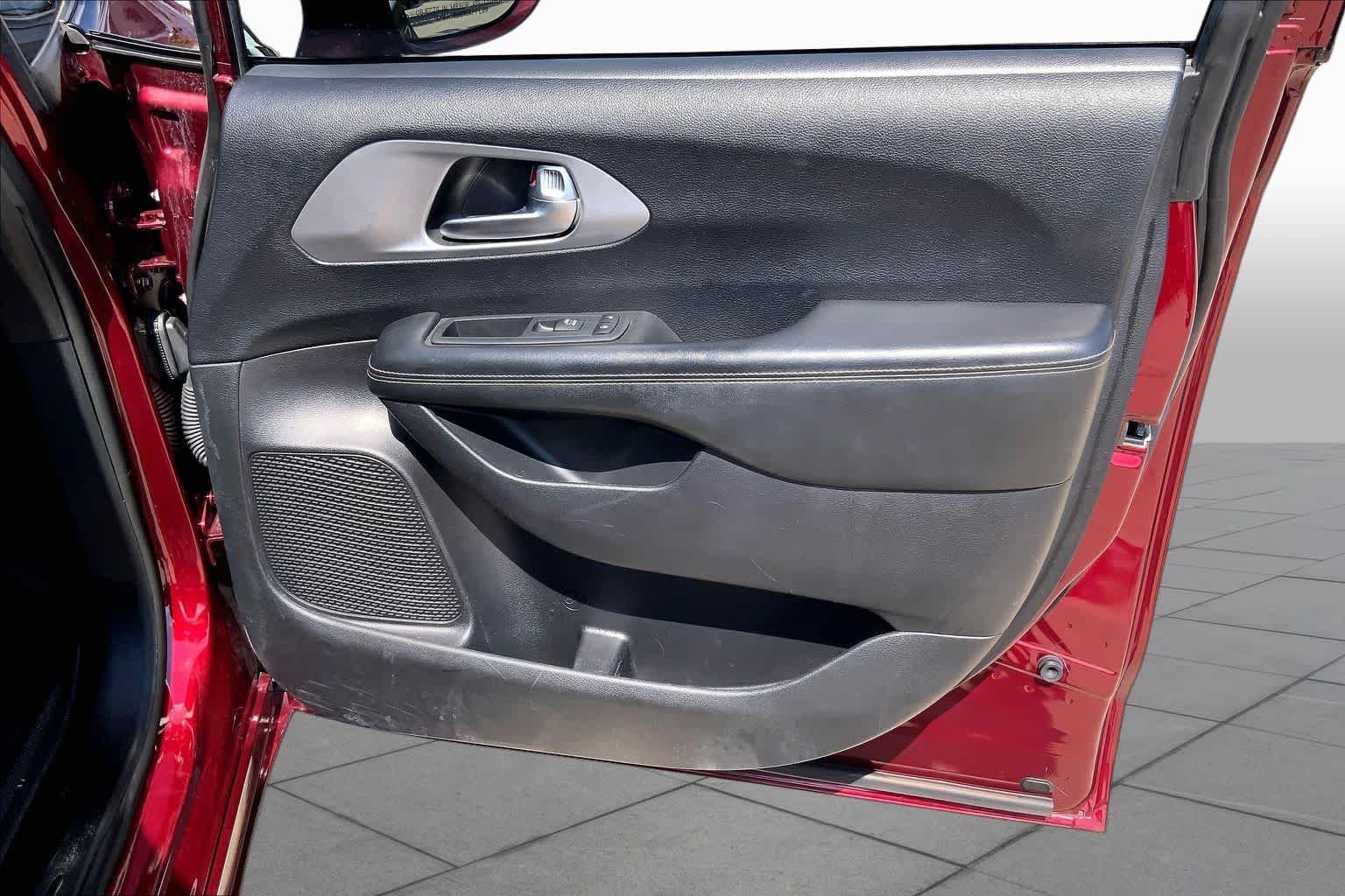 Used 2020 Velvet Red Pearlcoat Chrysler Touring L image 23