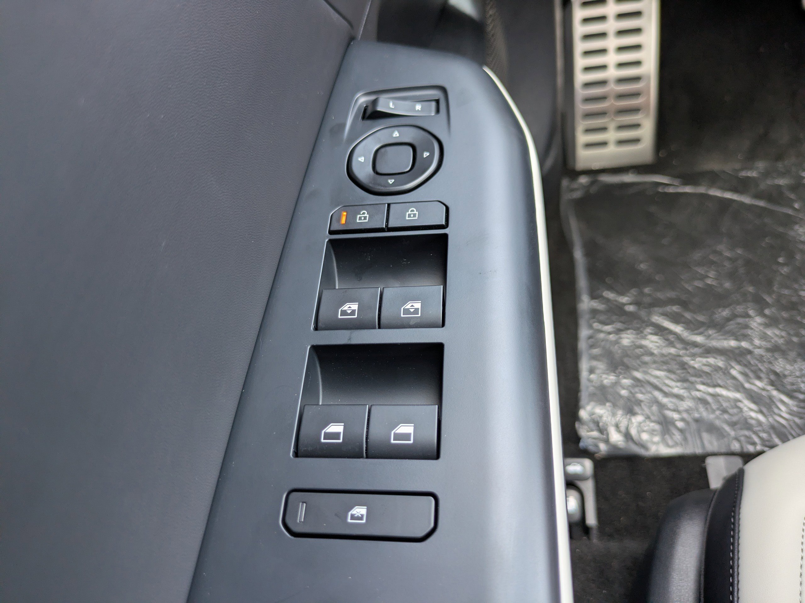 New 2026 Snow White Pearl Kia GT-Line Turbo image 31