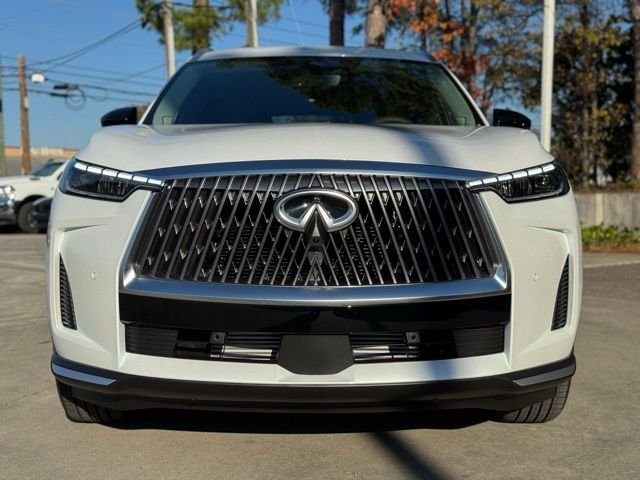 New 2026 RADIANT WHITE INFINITI Luxe FWD image 2