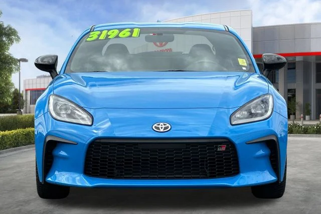 Used 2022  Toyota Base image 10