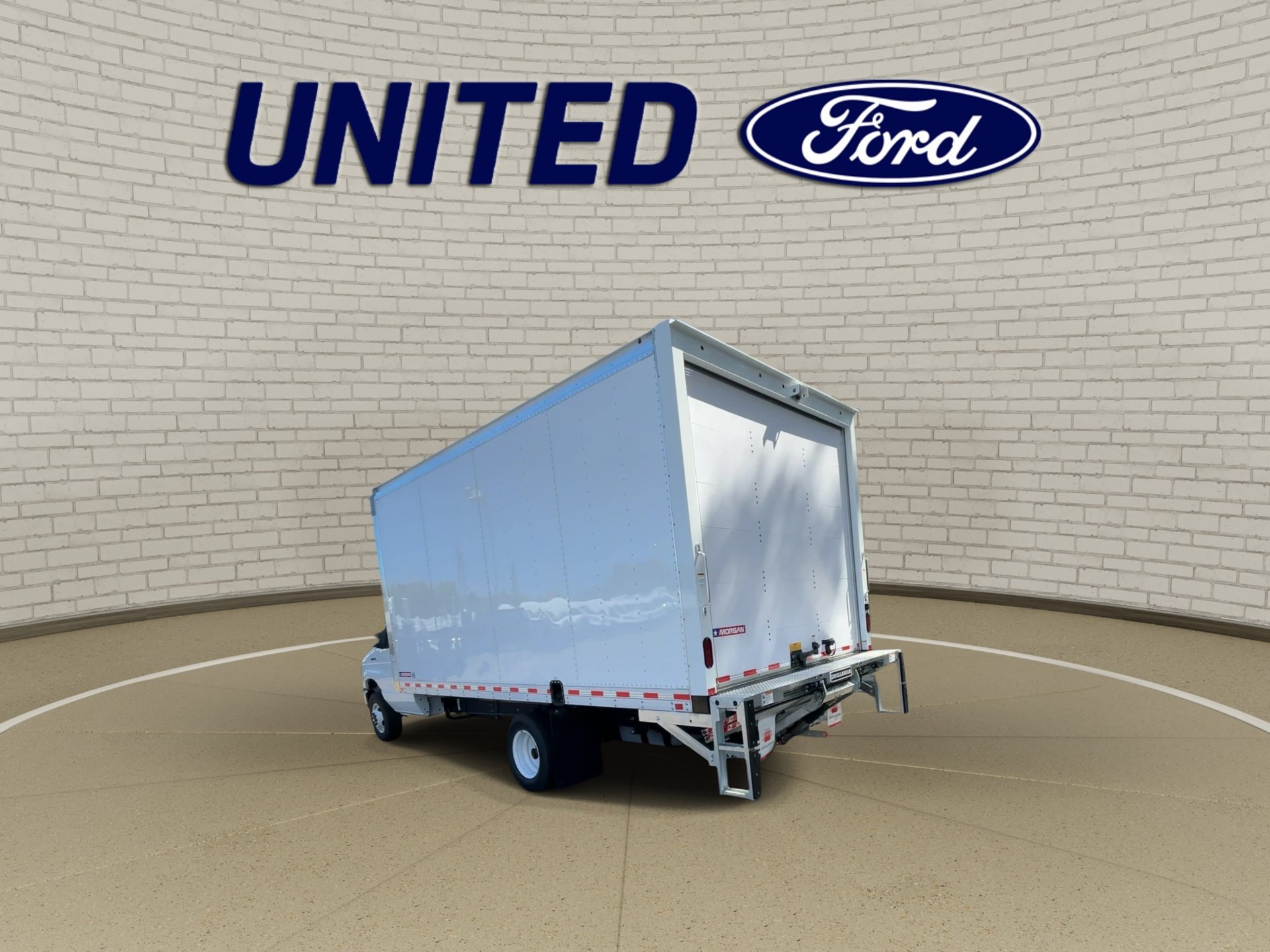 New 2027 Oxford White Ford E-450 DRW image 8