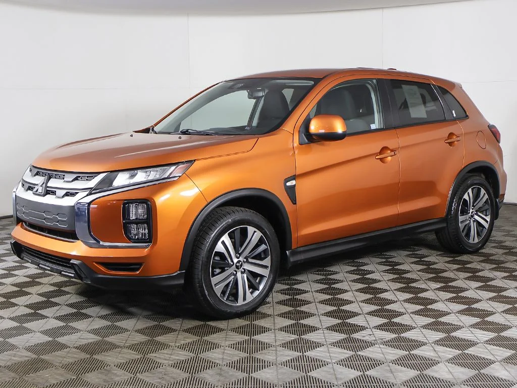 Used 2022  Mitsubishi 2.0 ES image 5