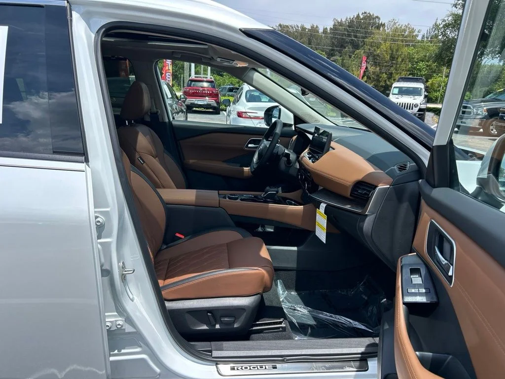 Used 2026 White Nissan Platinum image 40
