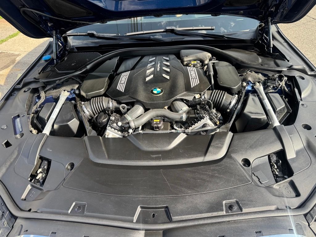Used 2022 Blue BMW 750i xDrive image 18