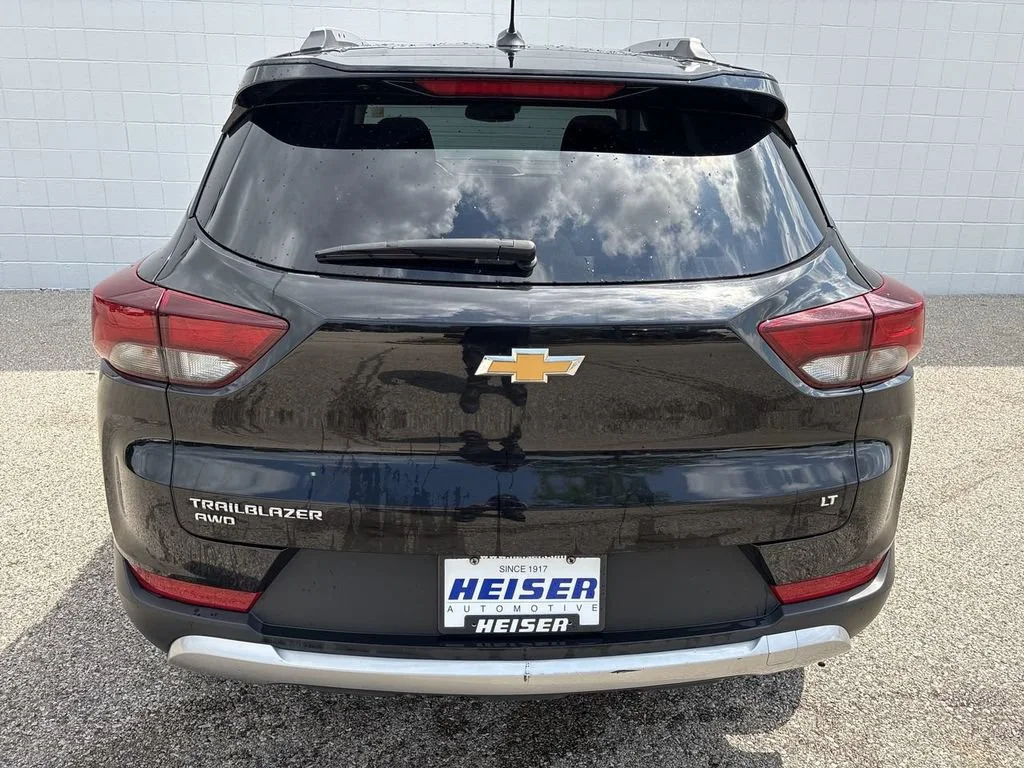 Used 2023 MOSAIC BLACK METALLIC Chevrolet LT image 12