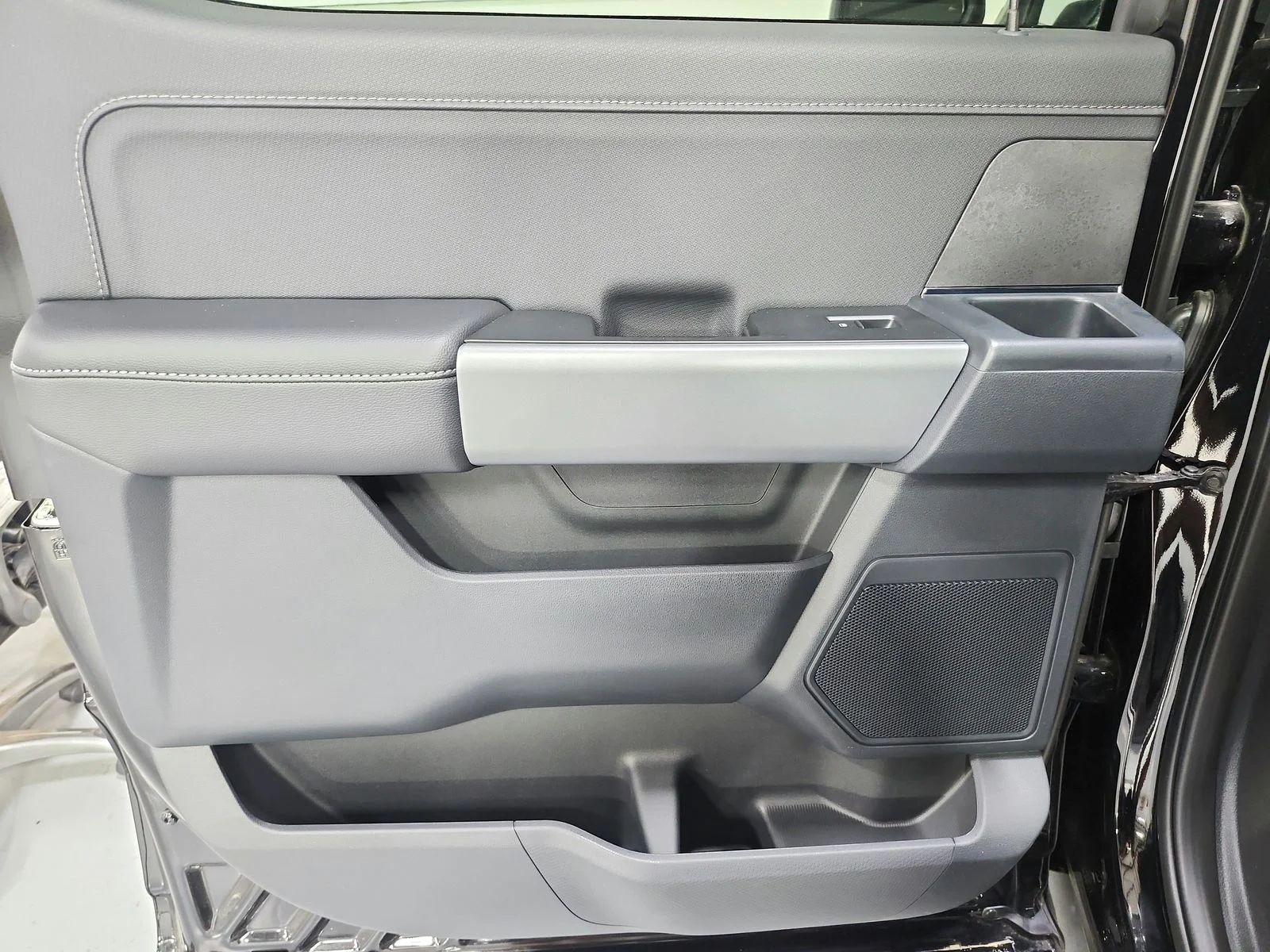 New 2026 Agate Black Metallic Ford XLT image 33
