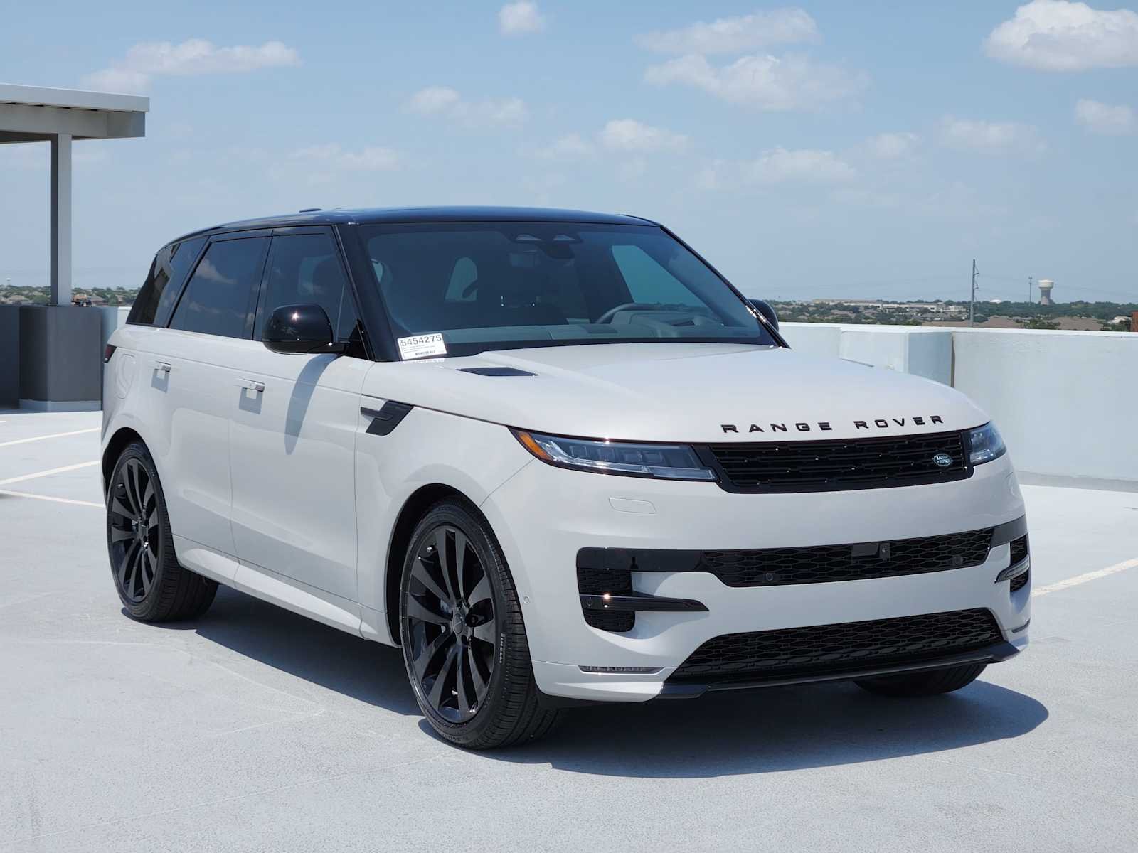 New 2026 Borasco Grey LAND ROVER Dynamic SE image 3