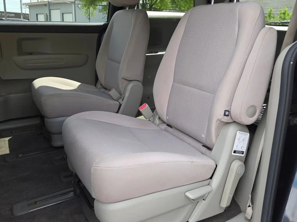 2017 Kia Sedona LX - Photo 17