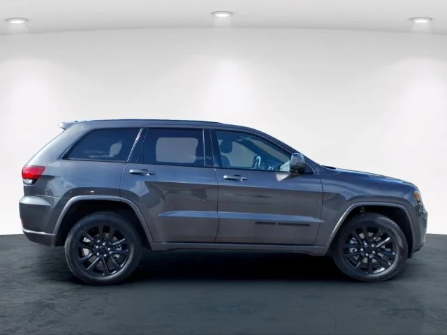 Used 2021 Gray Jeep Laredo X image 5