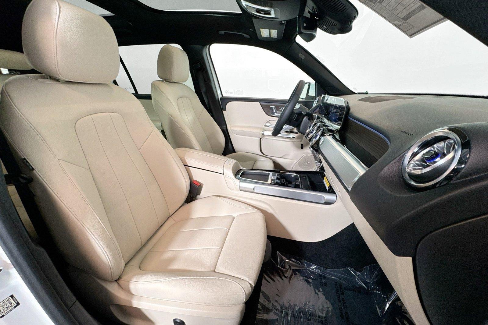 New 2026 Polar White Mercedes-Benz GLB 250 image 26