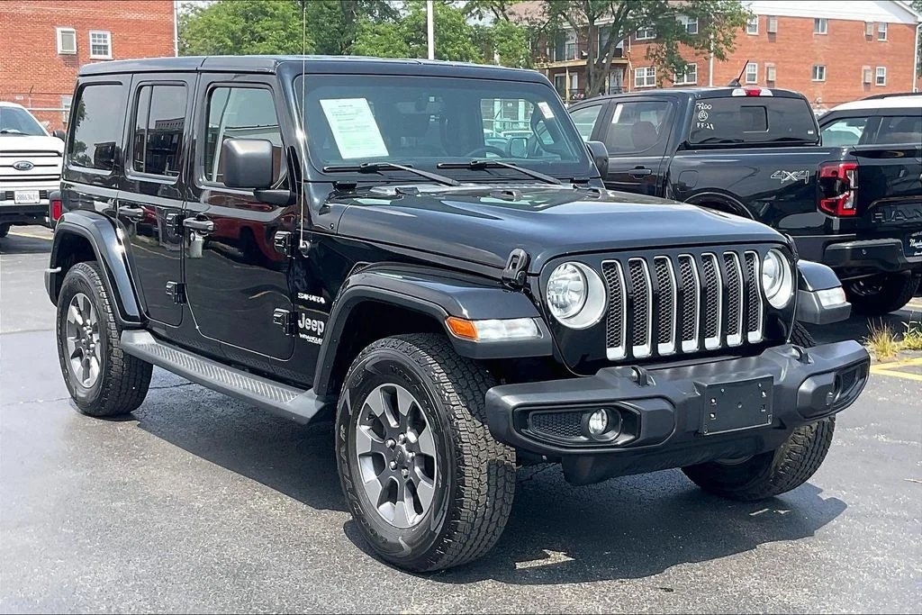 Used 2018 Black Jeep Unlimited Sahara image 33