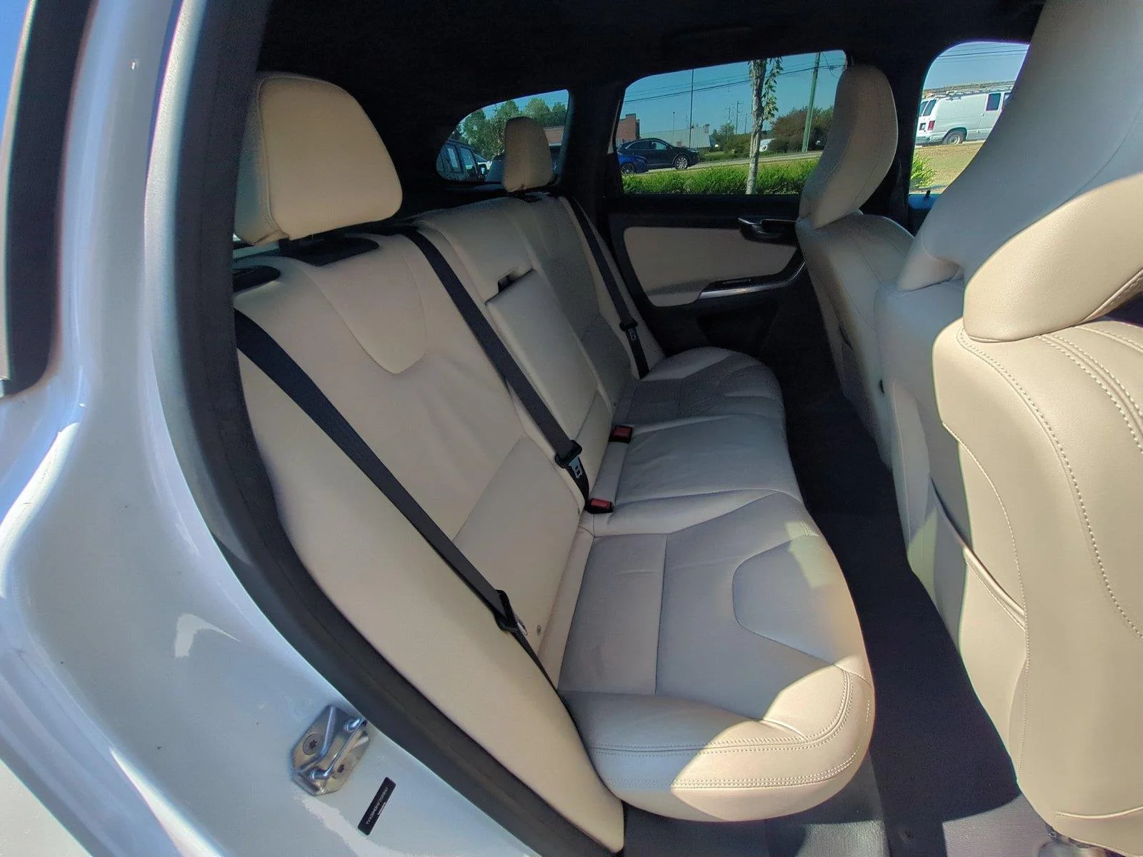 Used 2015 Ice White Volvo T5 Drive-E Premier image 33