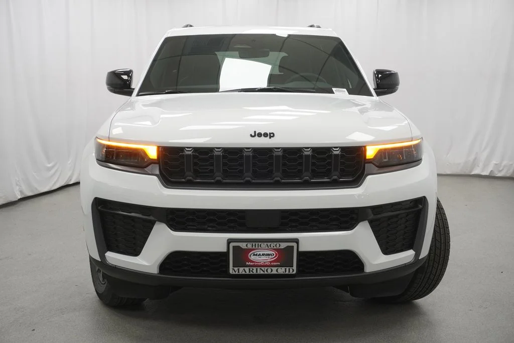 New 2026 Bright White Clear-Coat Exterior Paint Jeep Altitude image 7