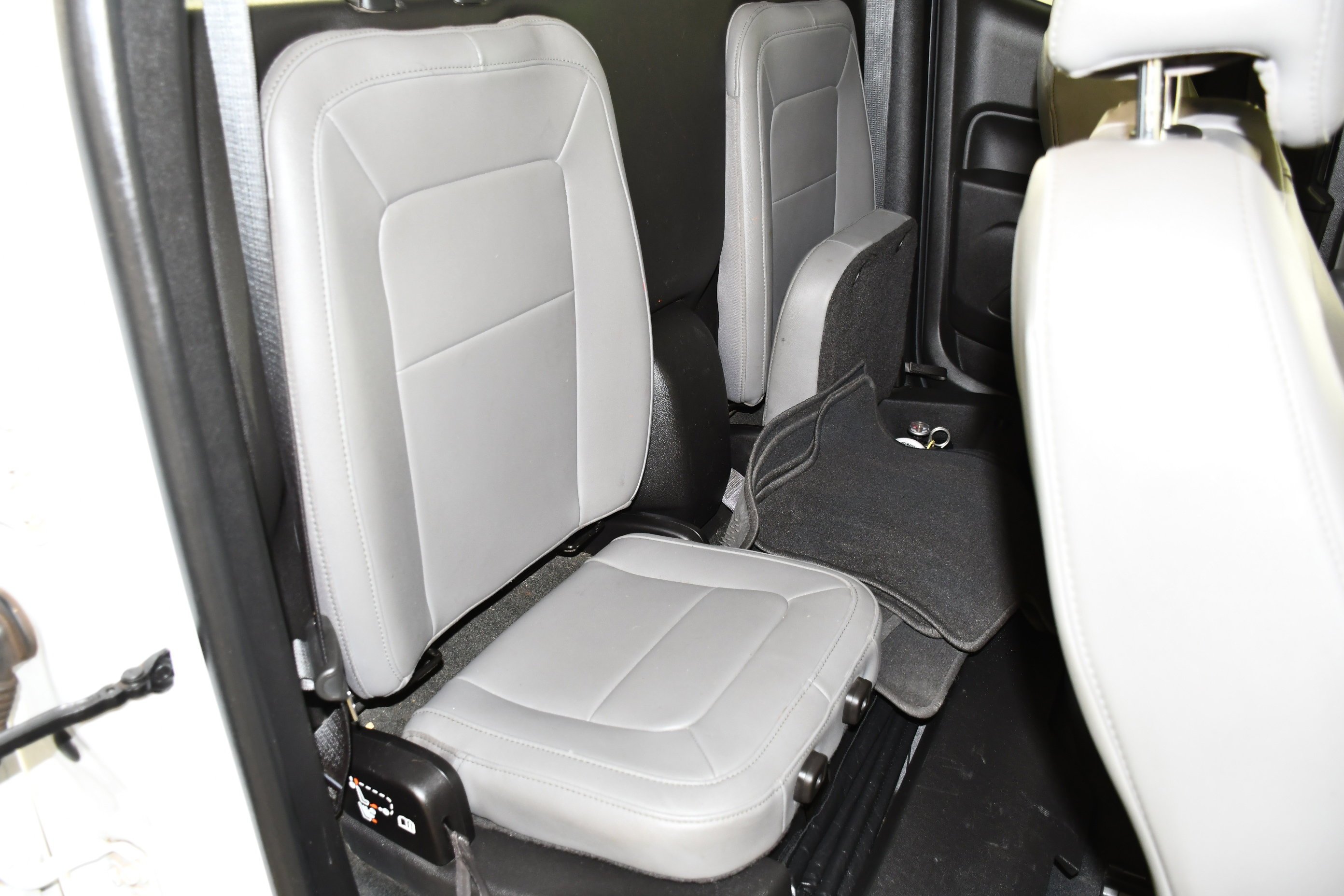 Used 2015 Summit White Chevrolet 2WD WT image 46
