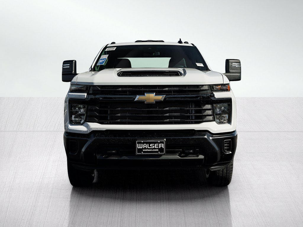 New 2026 Summit White Chevrolet WT image 2
