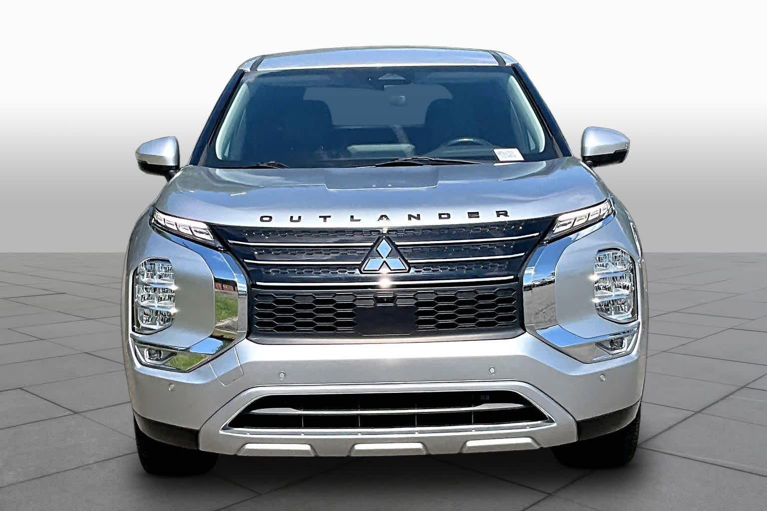 Used 2022 Alloy Silver Metallic Mitsubishi SE image 4