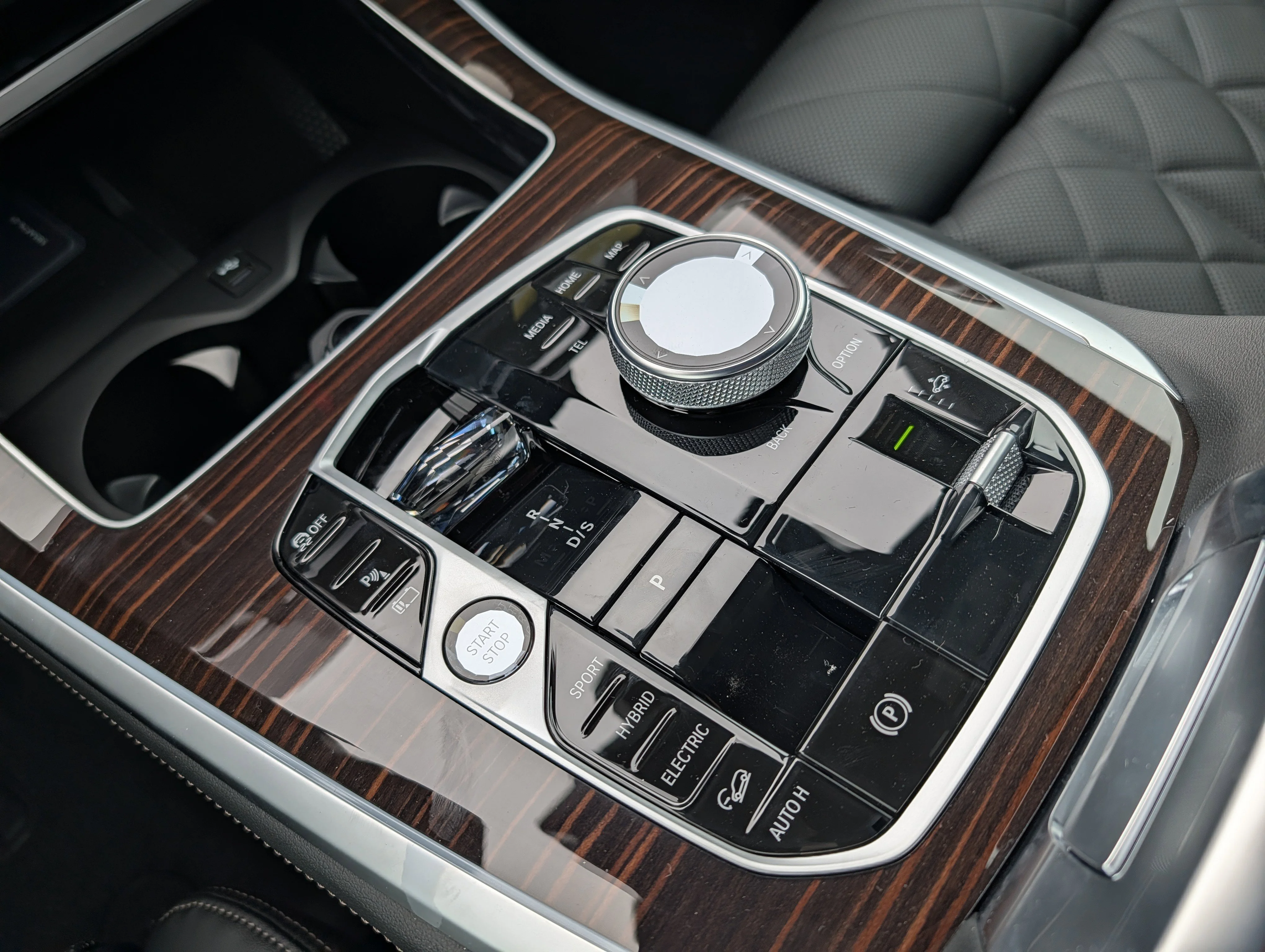 New 2026 Dravit Grey Metallic BMW xDrive50e image 9
