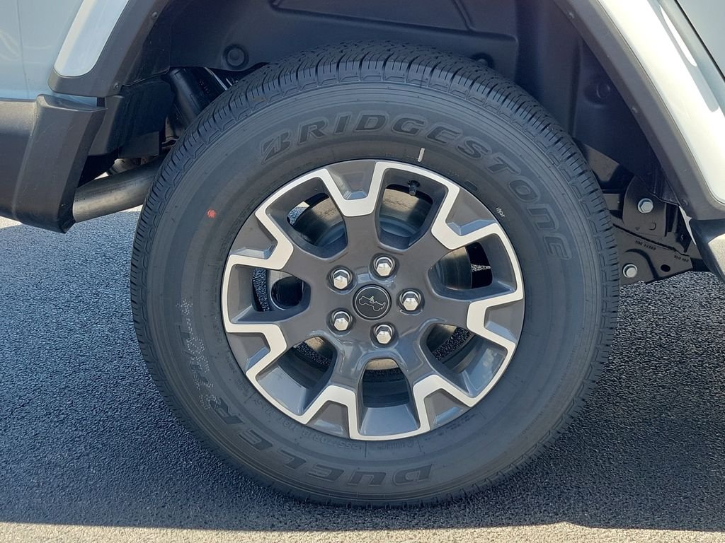 New 2026 Bright White Clear-Coat Exterior Paint Jeep Sahara image 5