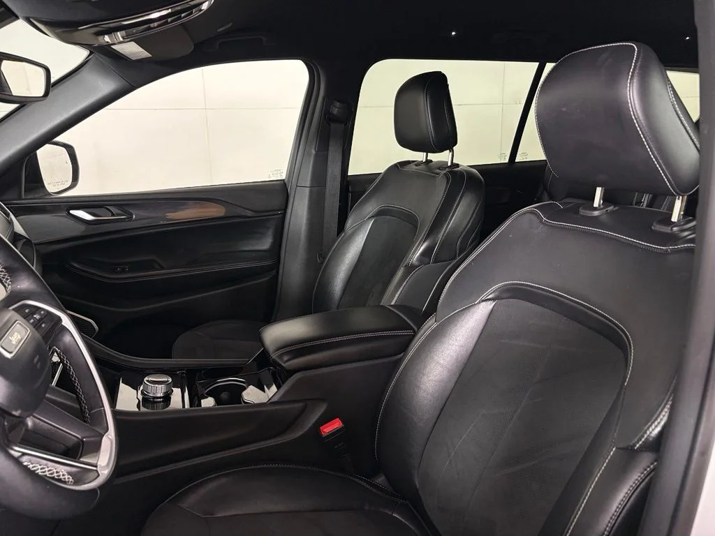 Used 2022 Bright White Clearcoat Jeep Altitude image 17