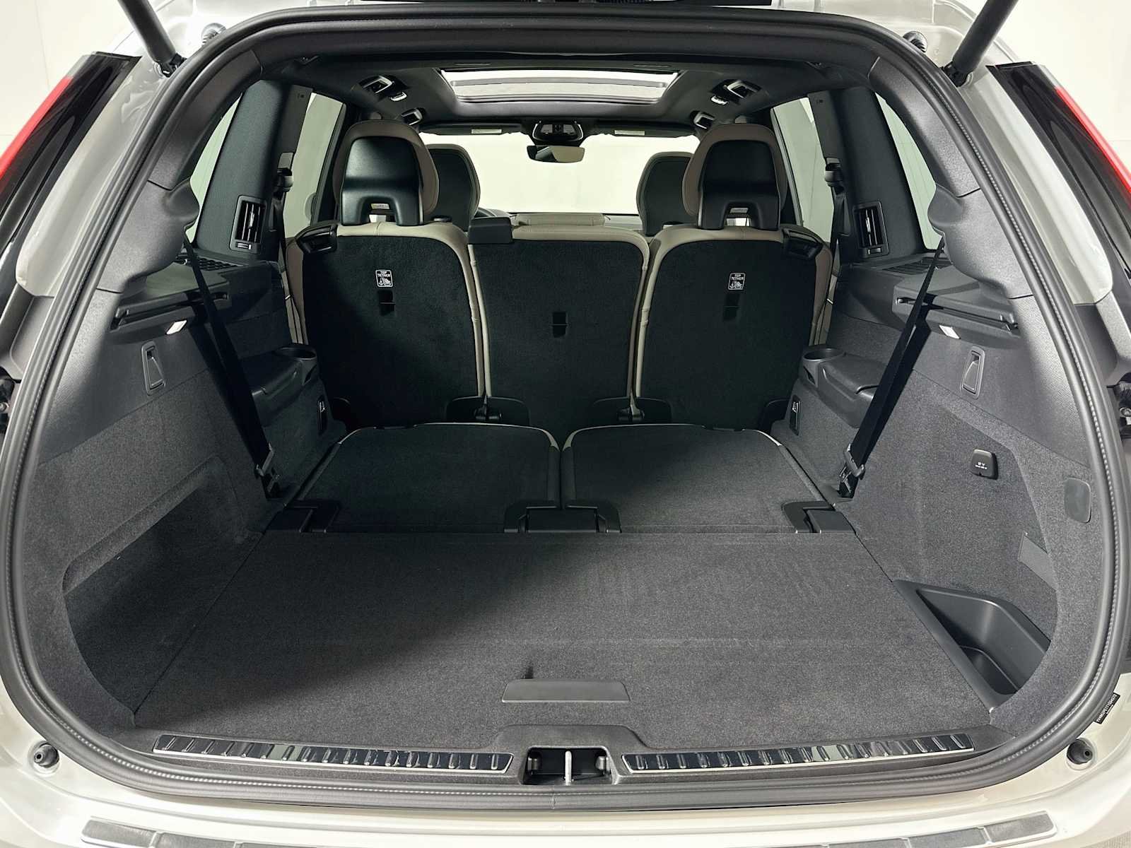 New 2026 Crystal White Volvo Plus image 24