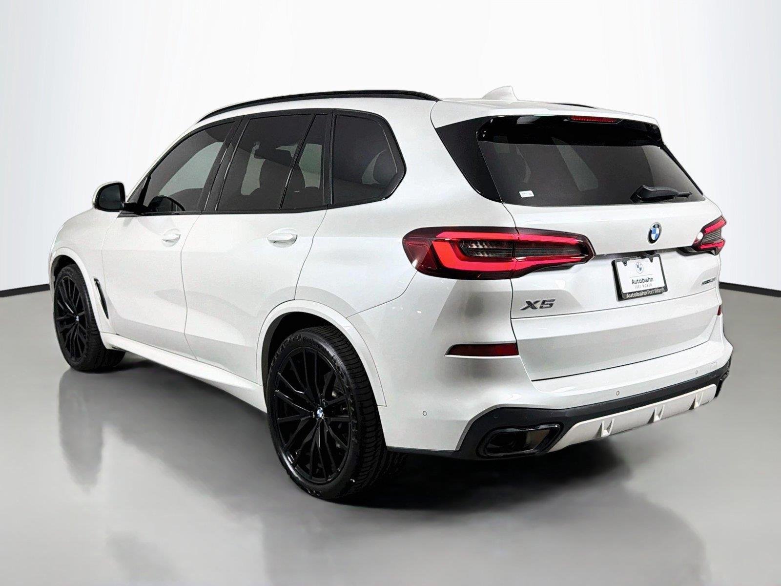 Used 2023 Mineral White Metallic BMW sDrive40i image 7