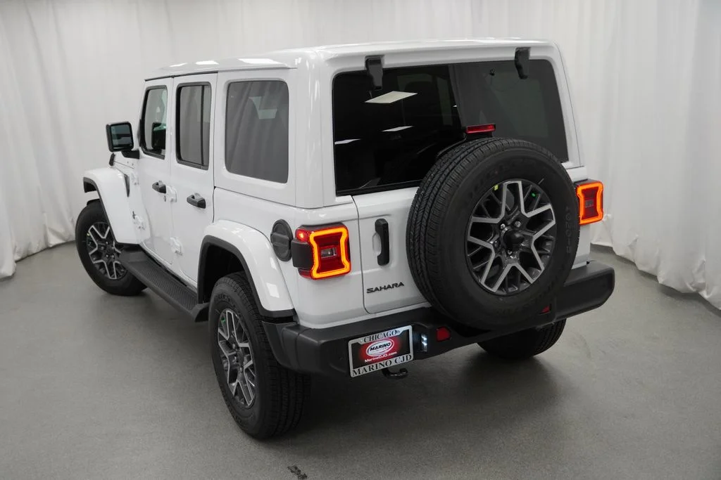New 2026 Bright White Clear-Coat Exterior Paint Jeep Sahara image 11