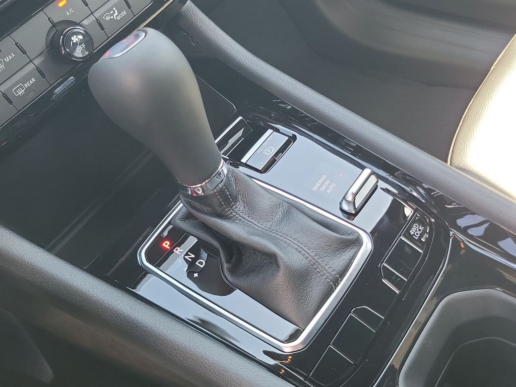 New 2026 Sting-Gray Clearcoat Jeep Latitude image 29