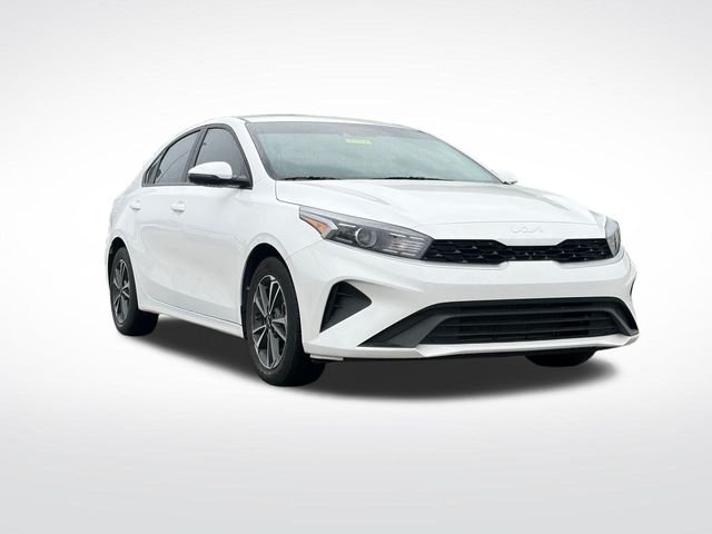 2024 Kia Forte LXS AT's photo