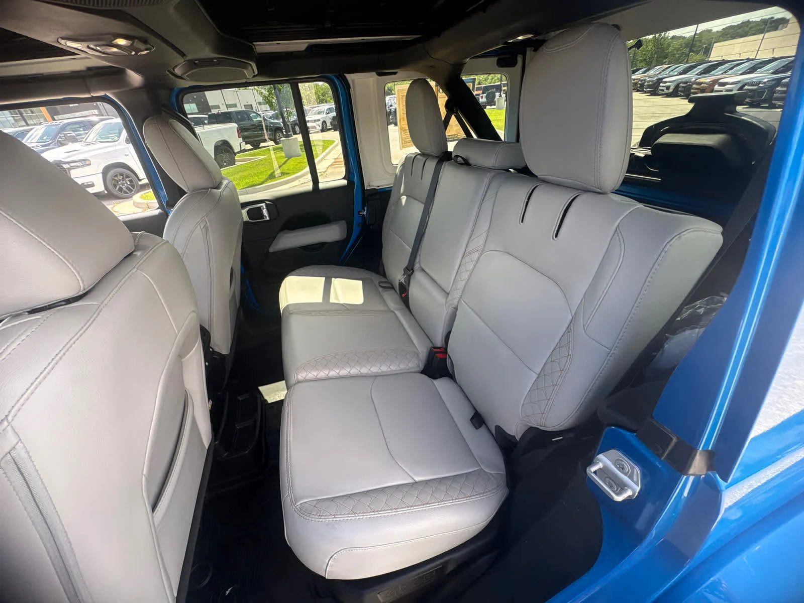 Used 2022 Hydro Blue Pearlcoat Jeep Unlimited Sahara High Altitude image 13