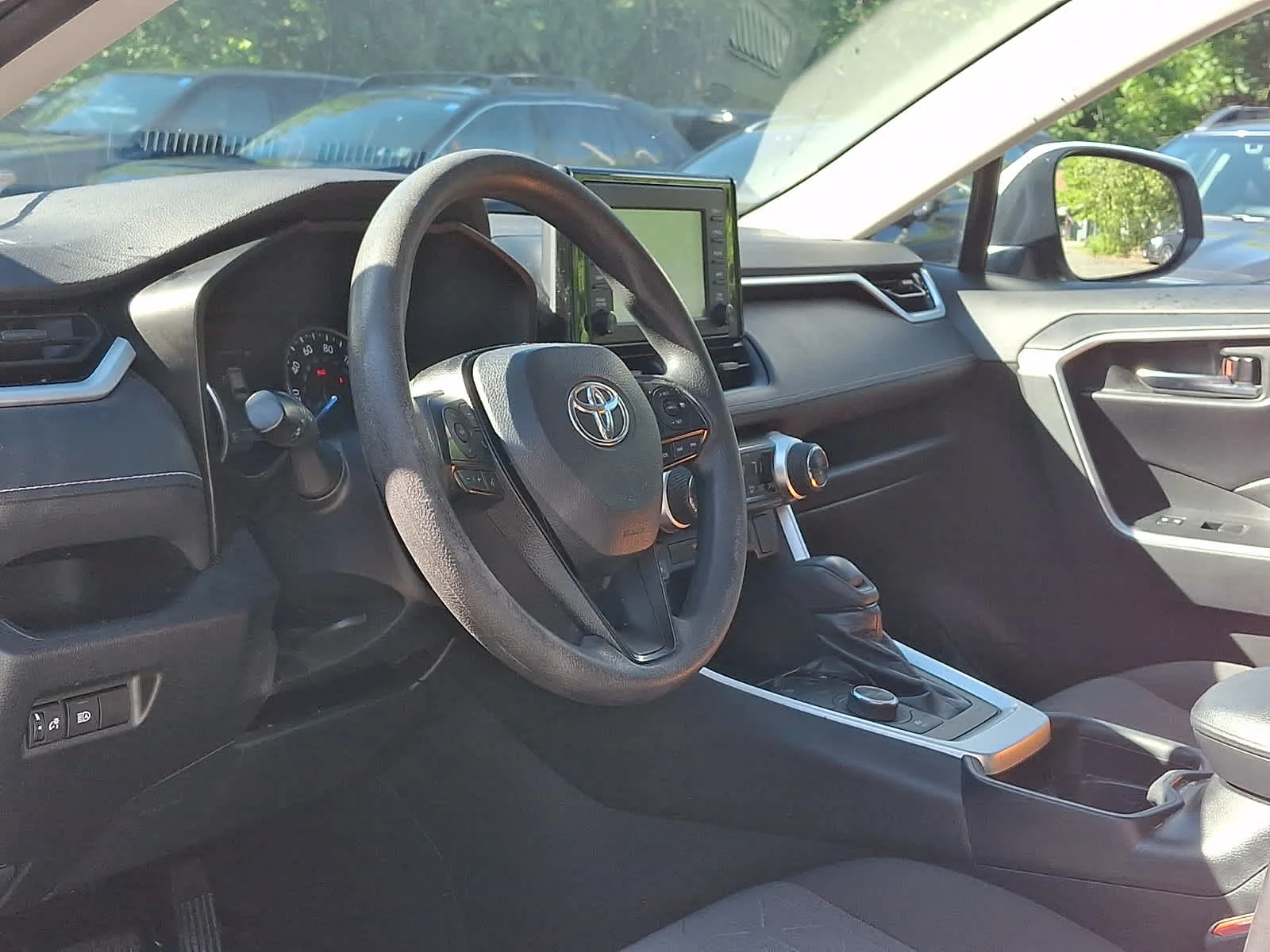 Used 2019 Super White Toyota Hybrid XLE image 11
