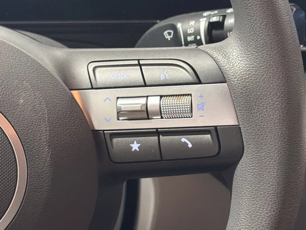 Used 2025 Neoteric Yellow Hyundai SE image 25