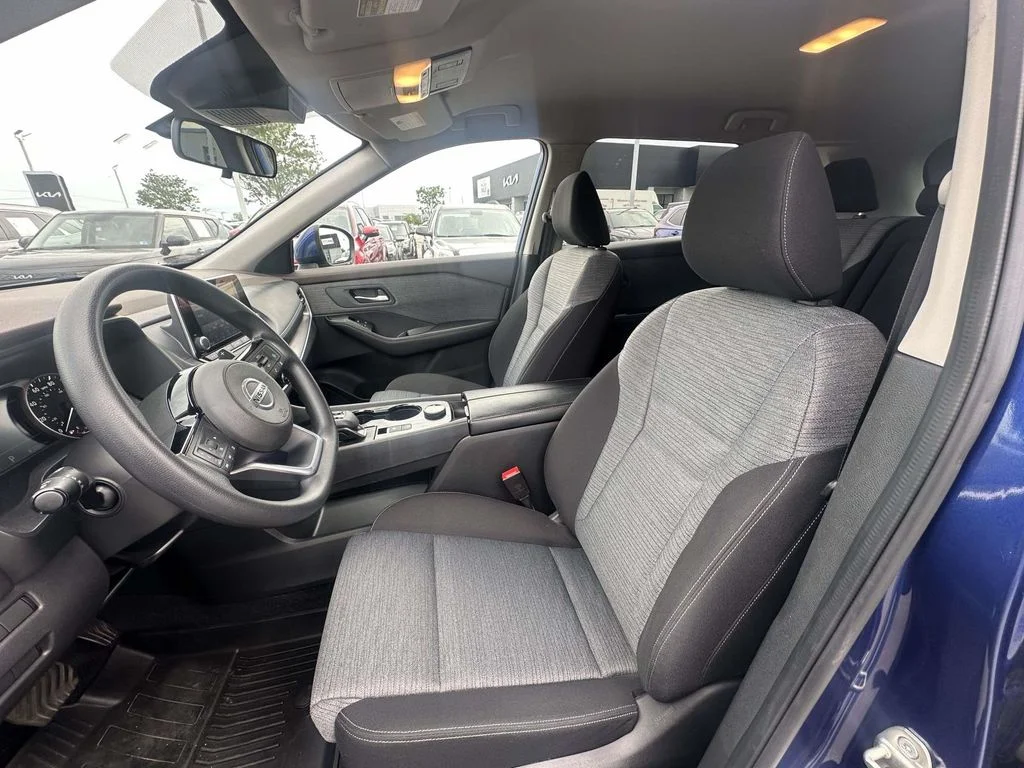 Used 2021 Blue Nissan SV image 18