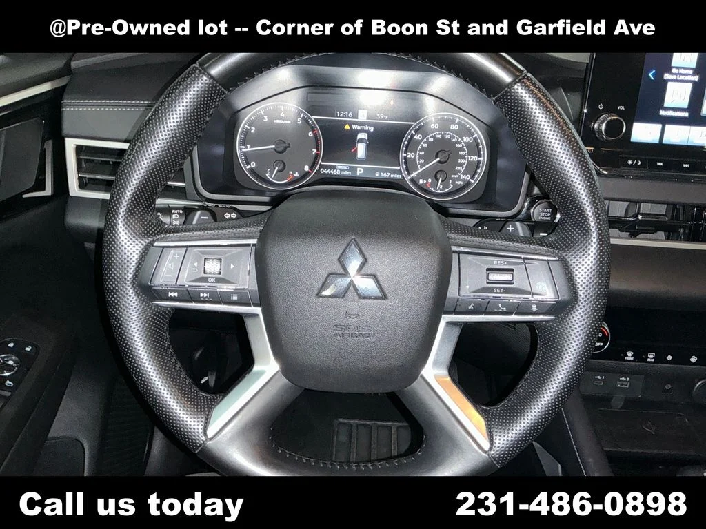 Used 2024  Mitsubishi SE image 18