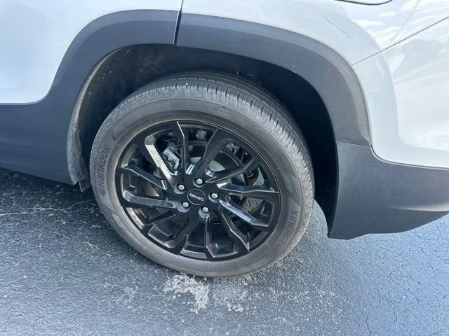 Certified Used 2024 Summit White GMC SLE image 25