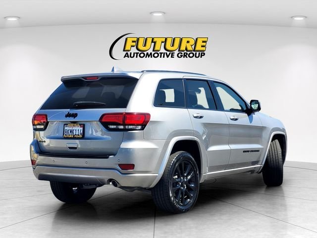 Used 2019 Silver Jeep Altitude image 4
