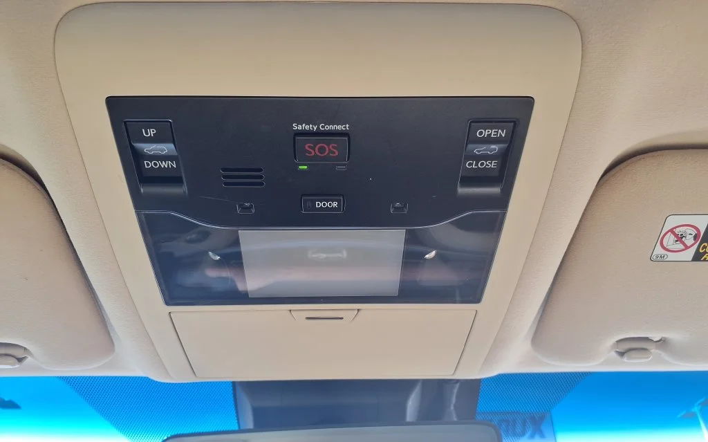 Used 2021 White Lexus 570 image 27