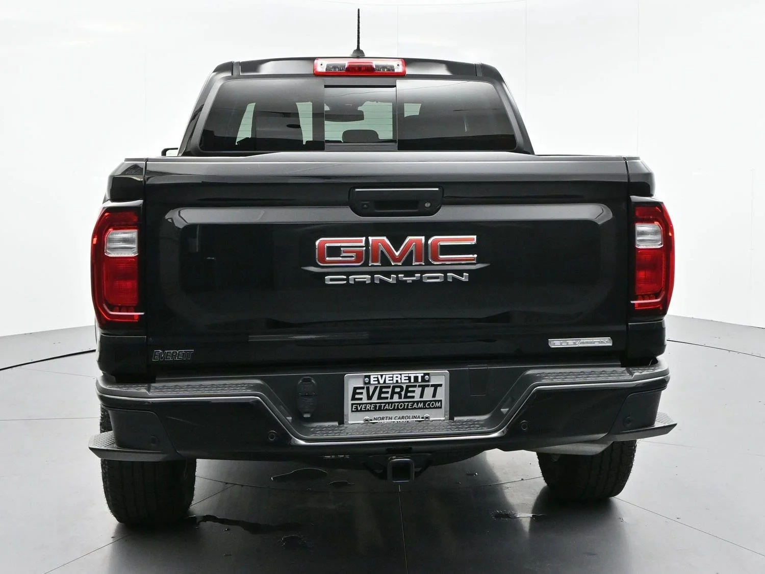 Used 2025 Onyx Black GMC Elevation image 6