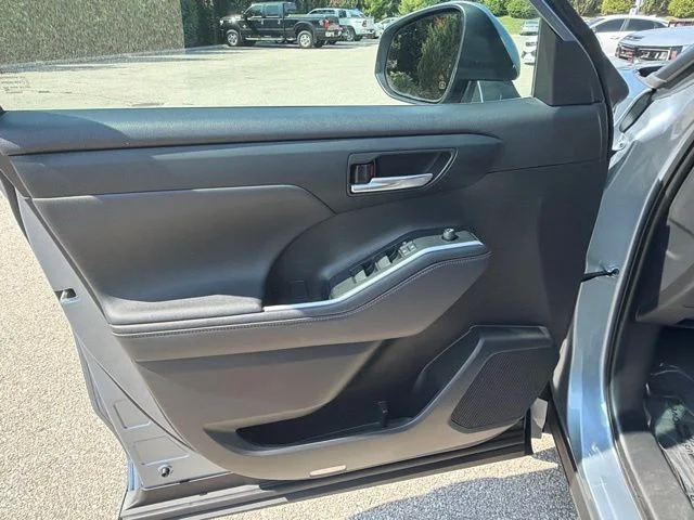 Used 2021  Toyota XLE image 19