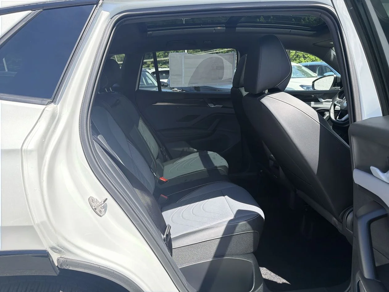 New 2026 White/off-white Volkswagen 2.0T SE R-Line Black image 29