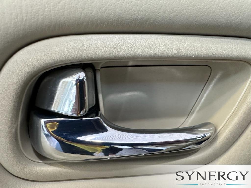 Used 2018 Moonstone White INFINITI Base image 29