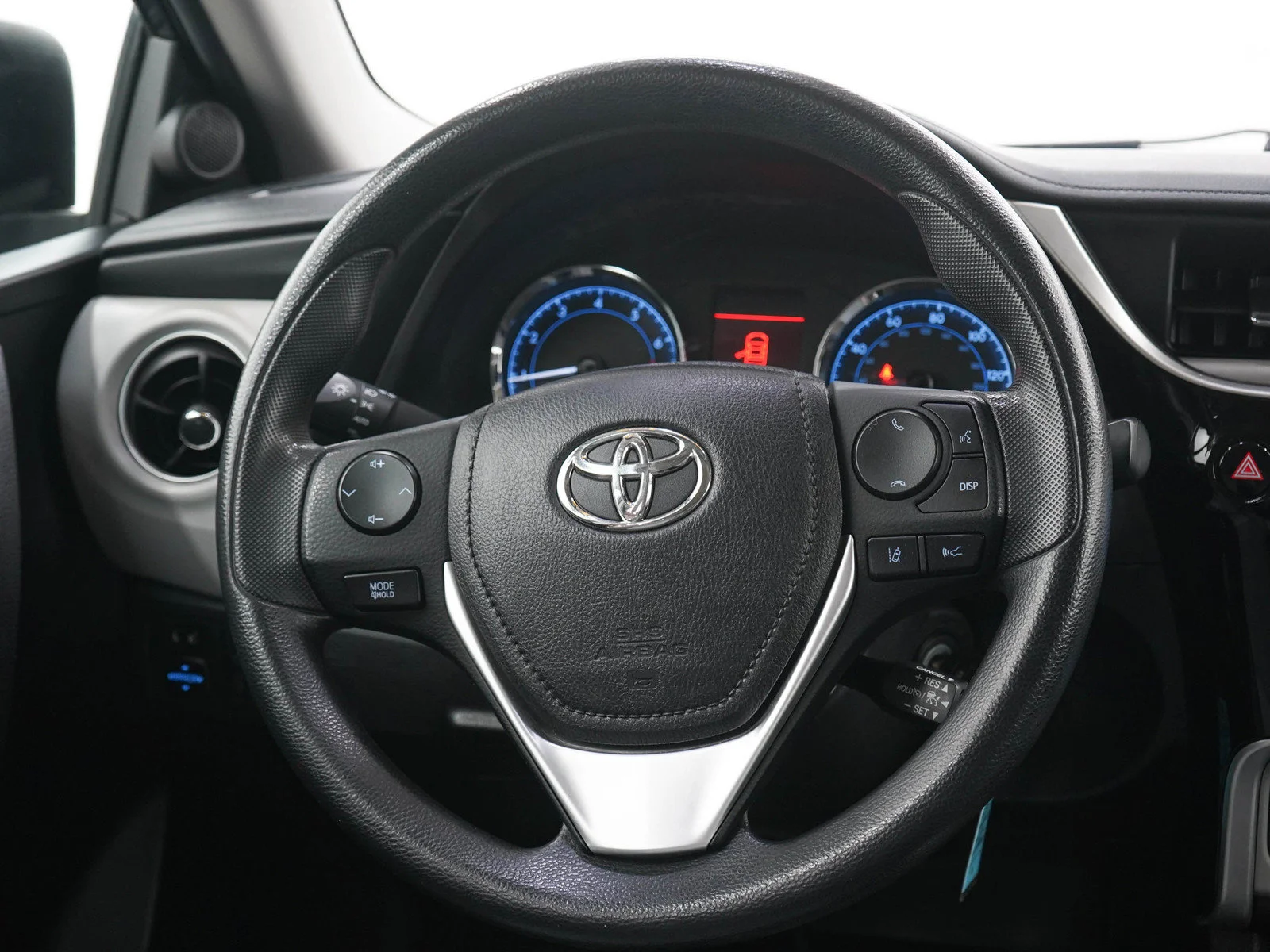 Used 2017  Toyota LE image 15